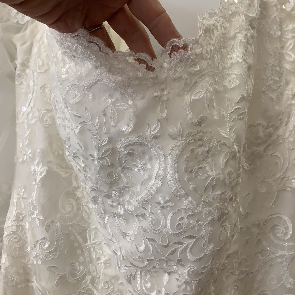 Plus size wedding dress - Picture 5 of 11